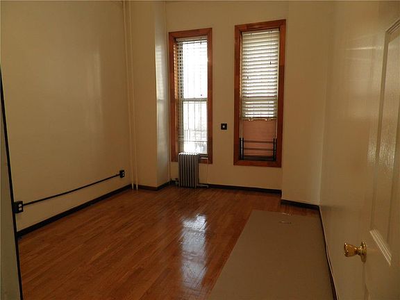 5th image of 60A Bainbridge St APT 2