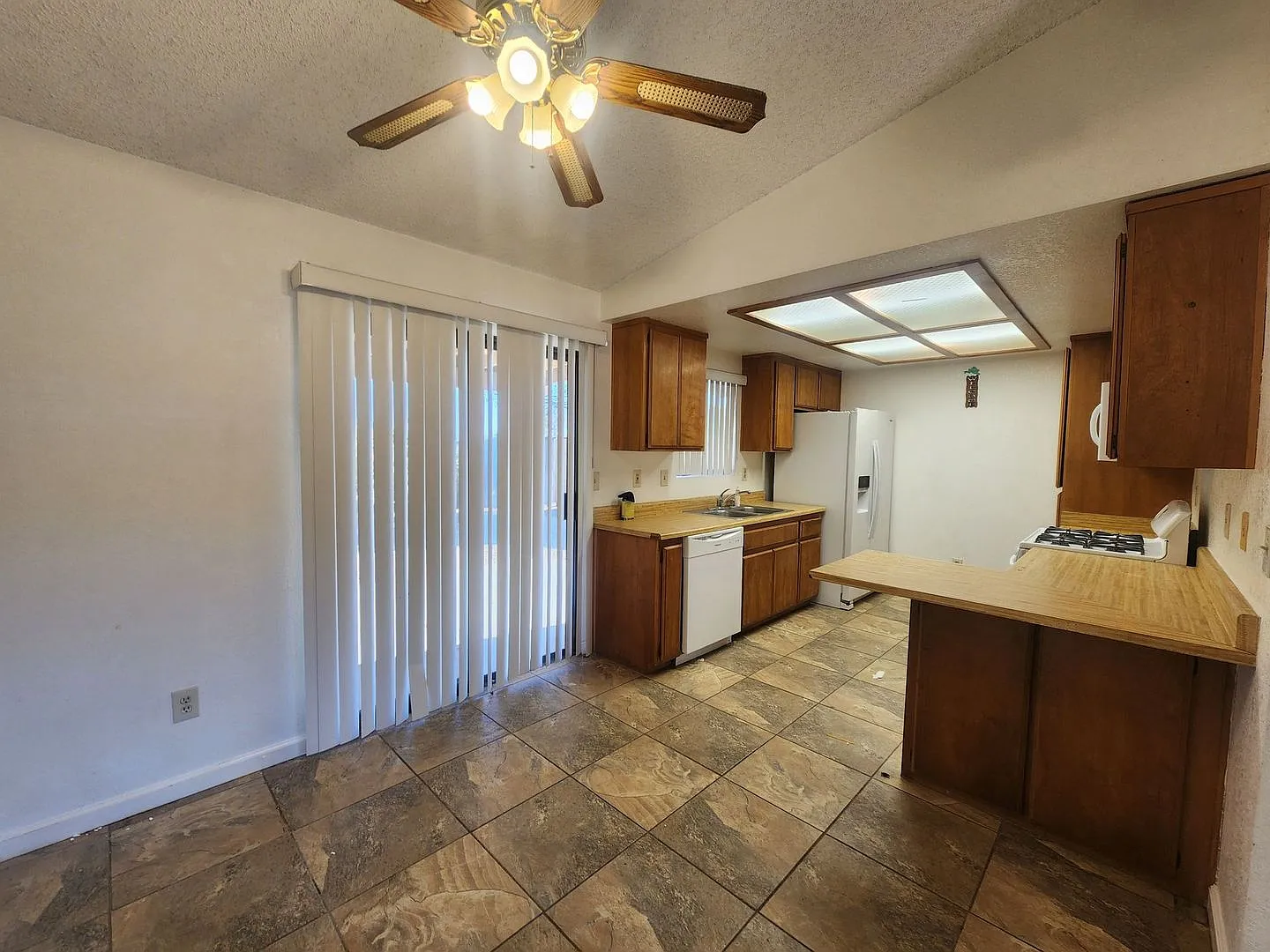 Welcome to your 2 bedroom 2 bath Home! — Photo 3