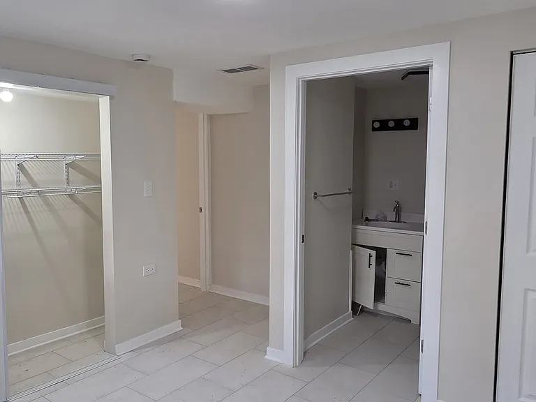 2637 W Winona St #3 — Photo 7