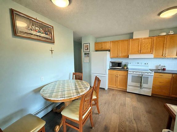 3rd image of 215 14th St