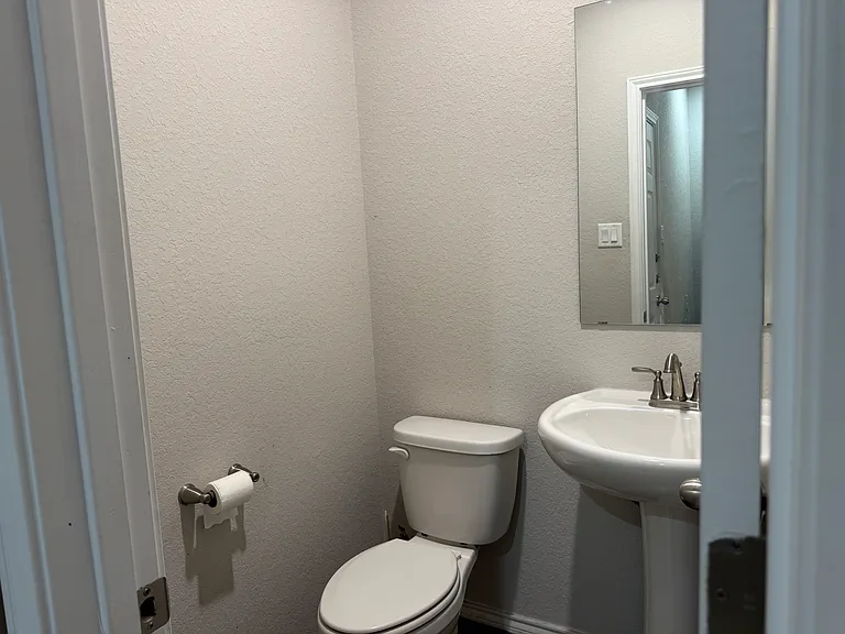 1139 Renee Way — Photo 5