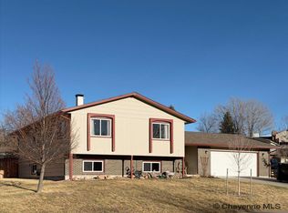 422 Dalcour Dr, Cheyenne, WY 82009