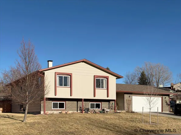 422 Dalcour Dr, Cheyenne, WY 82009