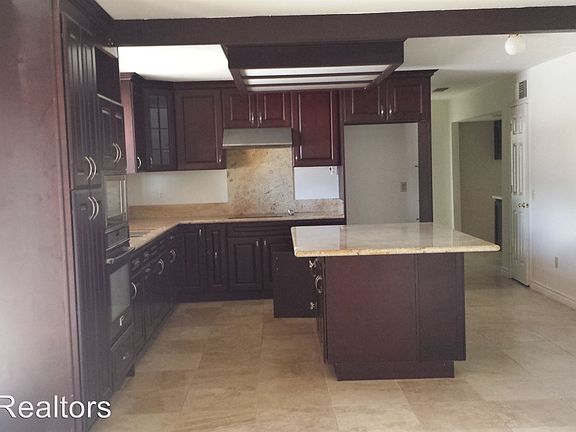 4th image of 71373 El Paseo Dr