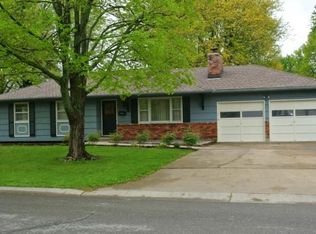 305 Airway Ln, Belton, MO 64012