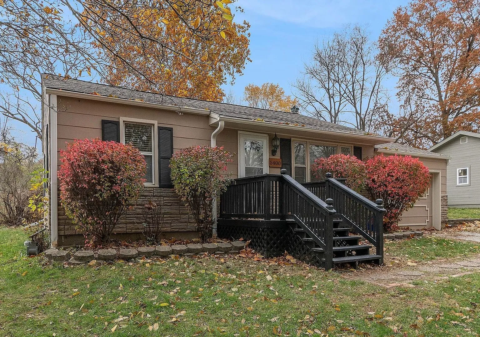 Charming Home on Expansive Half-Acre Lot - 5400 NE 49th St., Kansas City, MO — Photo 2
