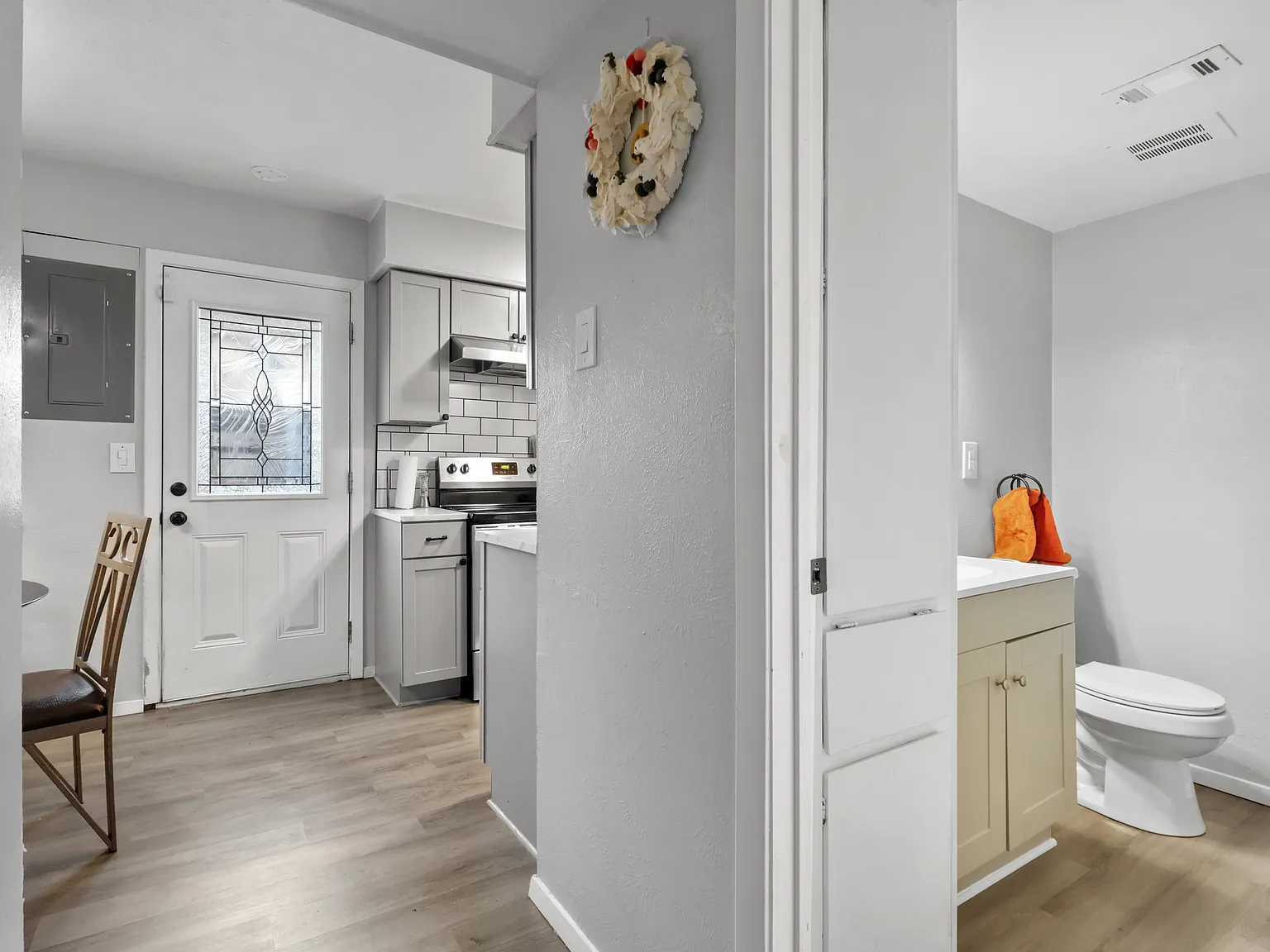2 bed, 918 sqft, $1,700 — Photo 3