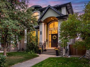 2222 W 26th St SW, Calgary, AB T3E 2A5
