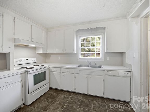 5th image of 1401 Grovewood Dr