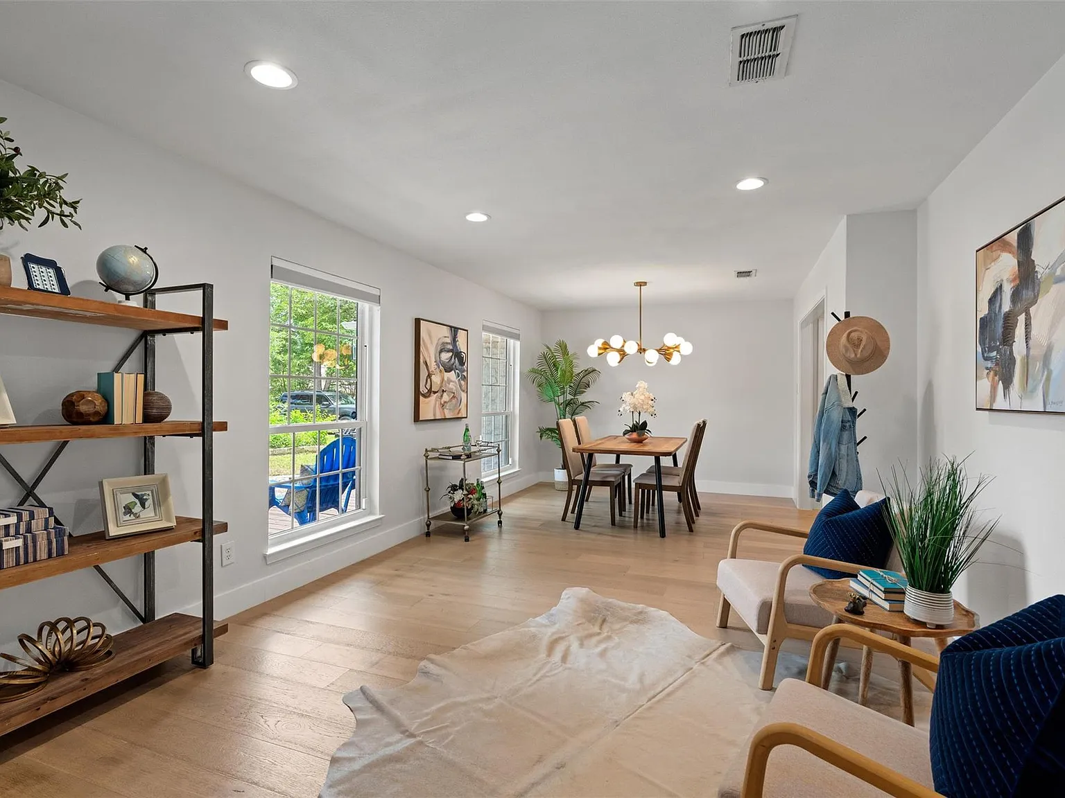 4 bed, 2.0 bath, 2309 sqft, $2,995 — Photo 4