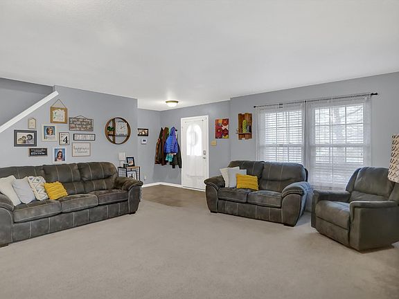 4th image of 444 Sedgewick Dr