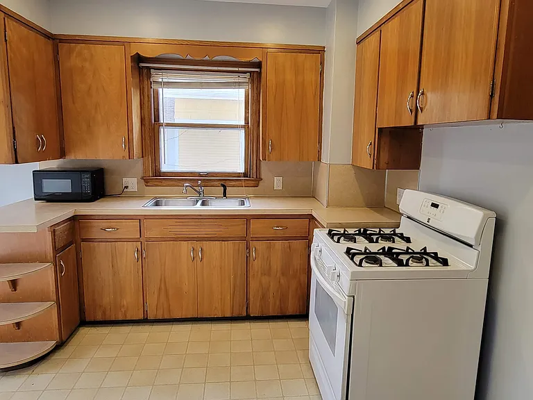 1166 Hall St SE #1 — Photo 2