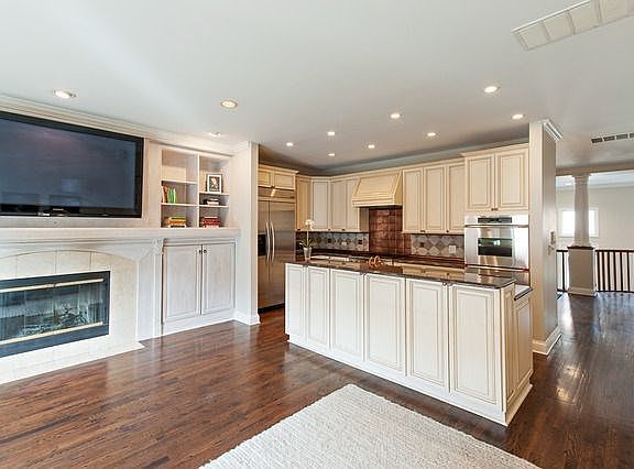 3rd image of 2036 N Sedgwick St Unit G