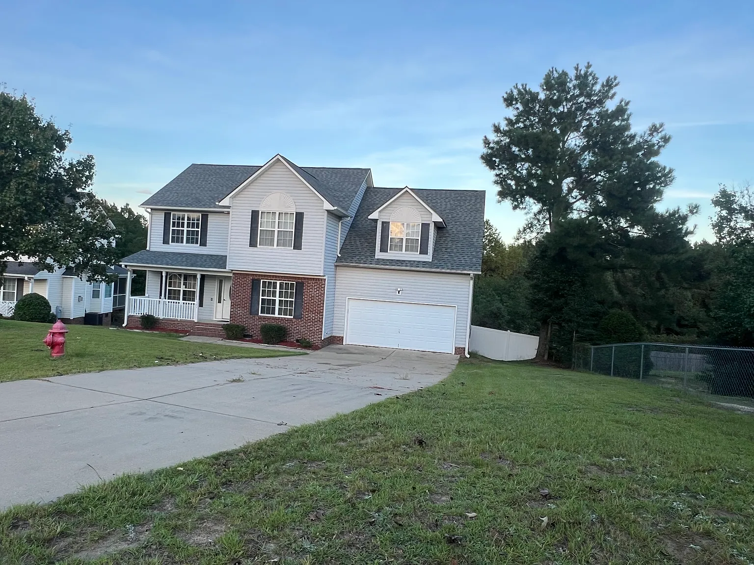 4 bed, 2.5 bath, 2227 sqft, $2,000 — Photo 3