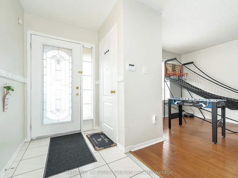 71 Armitage Cres — Photo 6