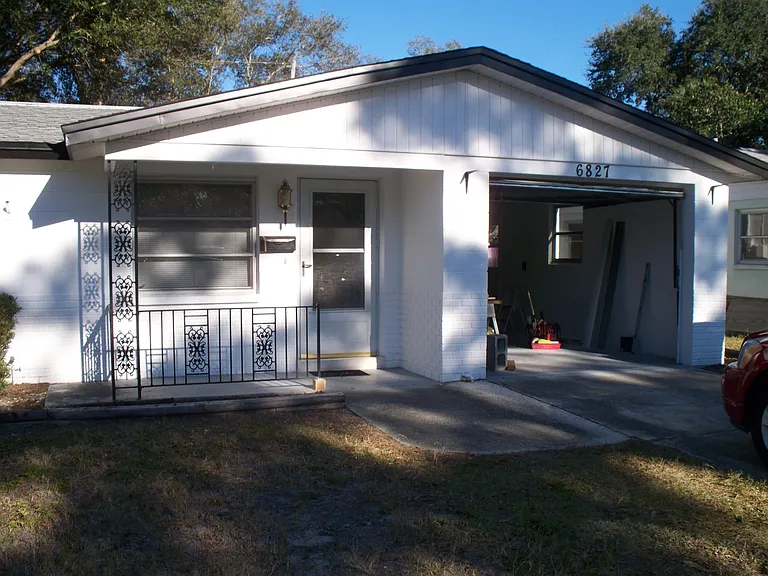 6827 Livingston Ave N — Photo 2