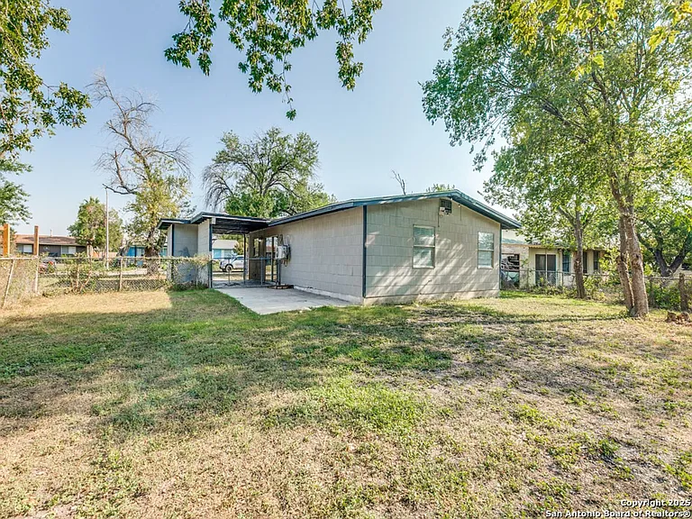 5830 Castle Yard — Photo 32