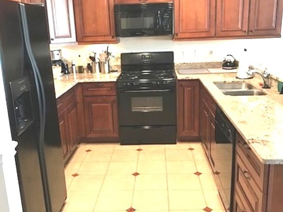 4th image of 15 Clay Ave Unit 303