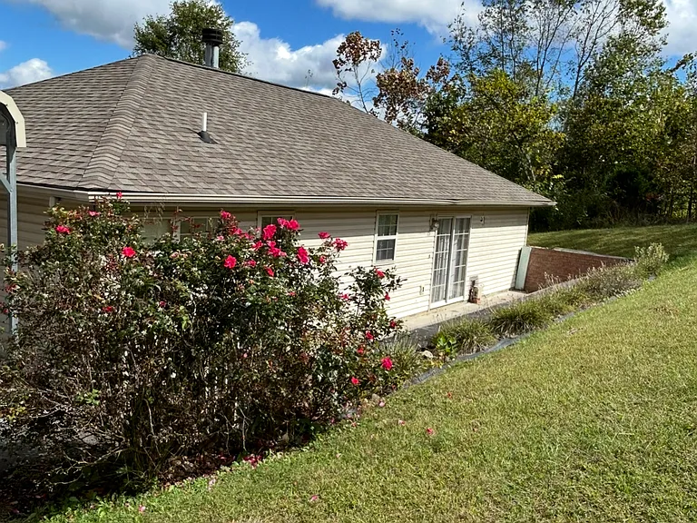 129 Norfolk Cir — Photo 2