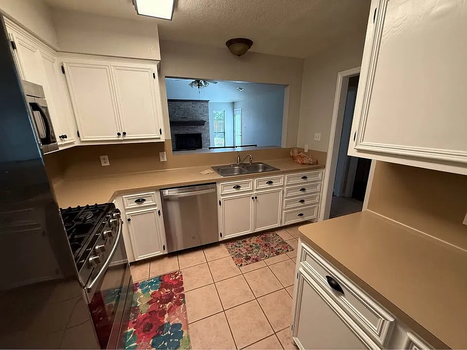 3 bed, 1388 sqft, $2,000 — Photo 4