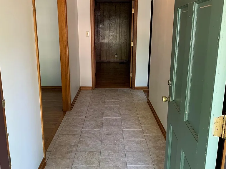1931 SW Briarwood Dr — Photo 3