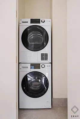 Laundry, photo 1