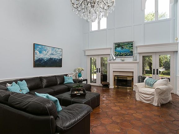 4th image of 361 Shores Dr