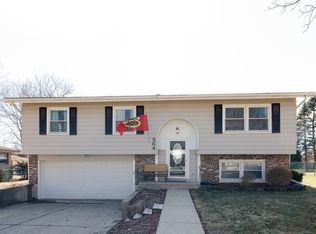 564 S 5th St, Dundee, IL 60118