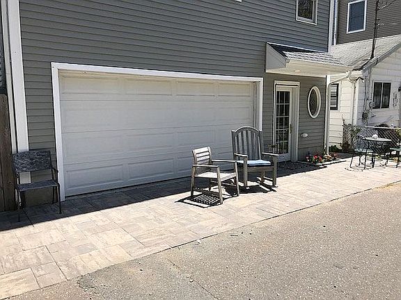 Garage plus 3 parking