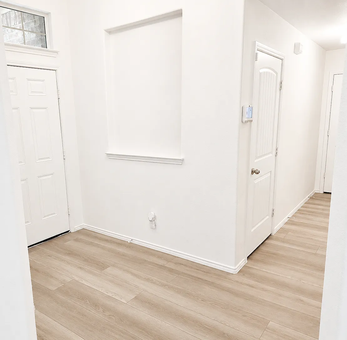 3 bed, 1696 sqft, $2,100 — Photo 2