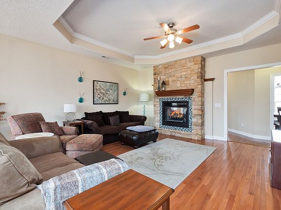 4th image of 124 Hedgestone Dr