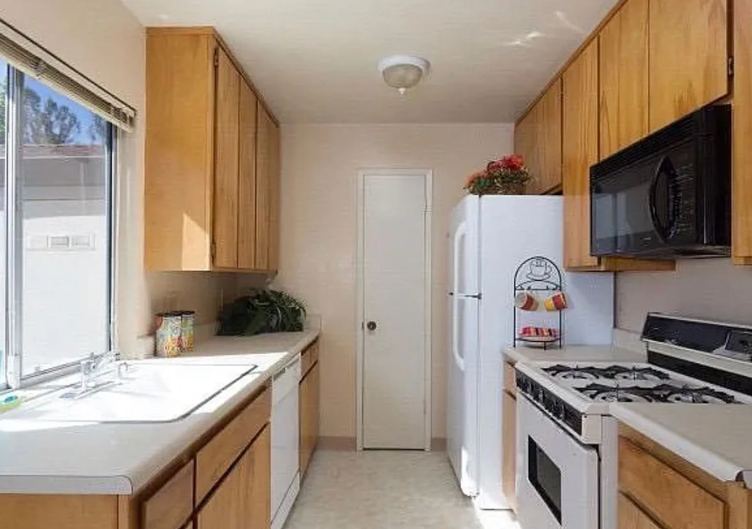 3 bedroom Townhome — Photo 3