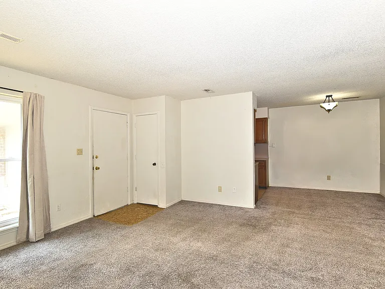 324 W Quantico St — Photo 5