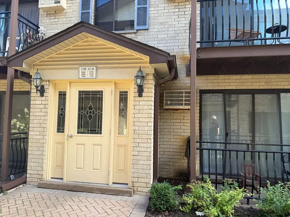 5139 N East River Rd Unit 170B, Chicago, IL 60656