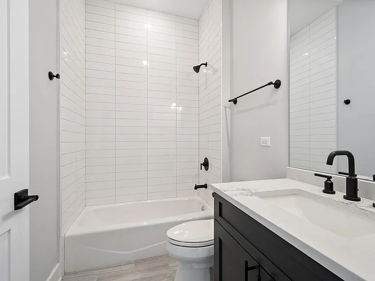 1839 W Irving Park Rd #3F — Photo 3