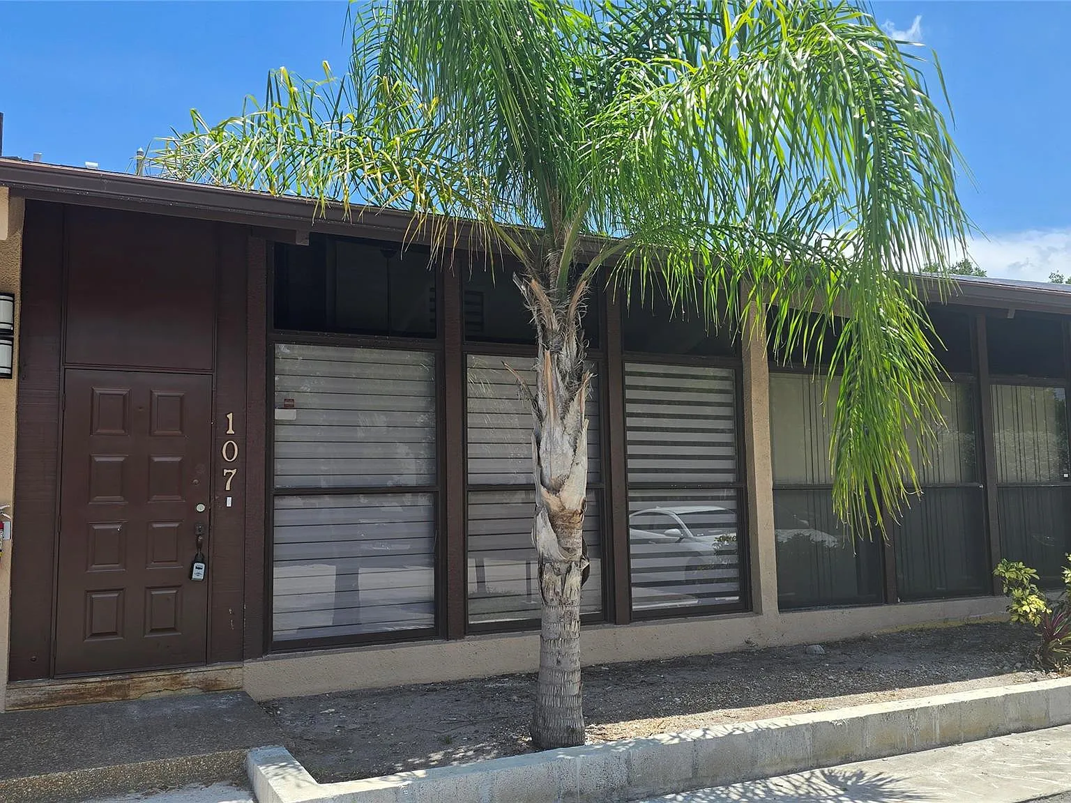 3 bed, 3.0 bath, 1634 sqft, $2,700 — Photo 1