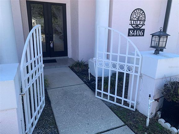 2nd image of 8406 Glengarry Pl