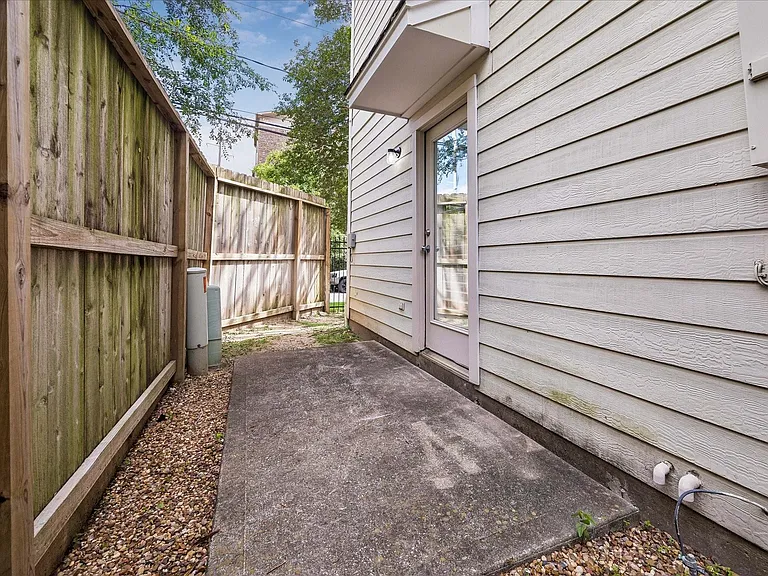 1800 W Webster St — Photo 19