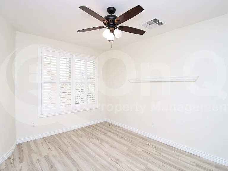 2451 E Honeysuckle Pl — Photo 8