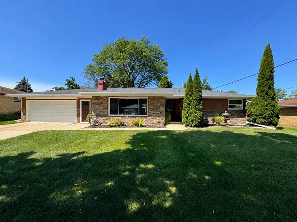 1700 Chateau Dr, Green Bay, WI 54304