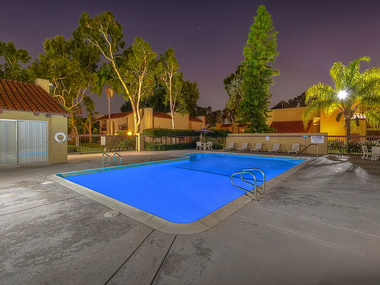 Grande Apartments - Pool