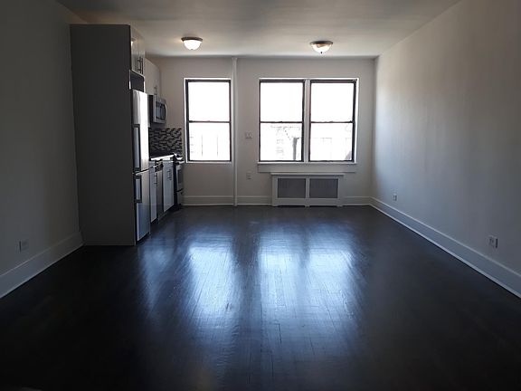 2nd image of 510 Riverdale Ave