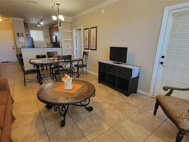 914 Charo Pkwy #123 — Photo 5