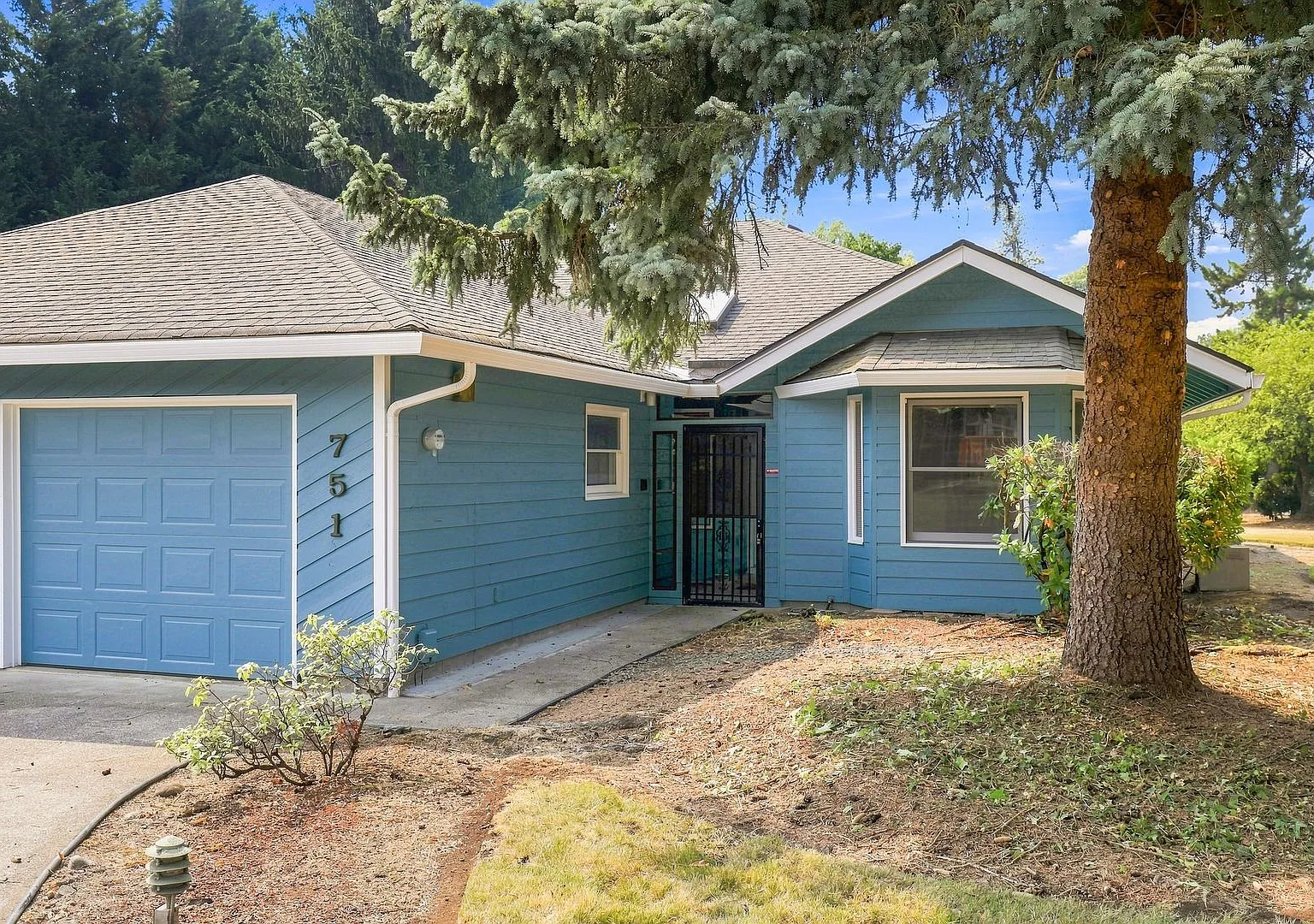 Charming 3-Bedroom Home with Garage & Lawn Care Included — Photo 1
