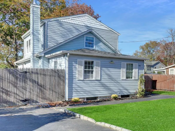 124 Woodside Road, Mastic Beach, NY 11951