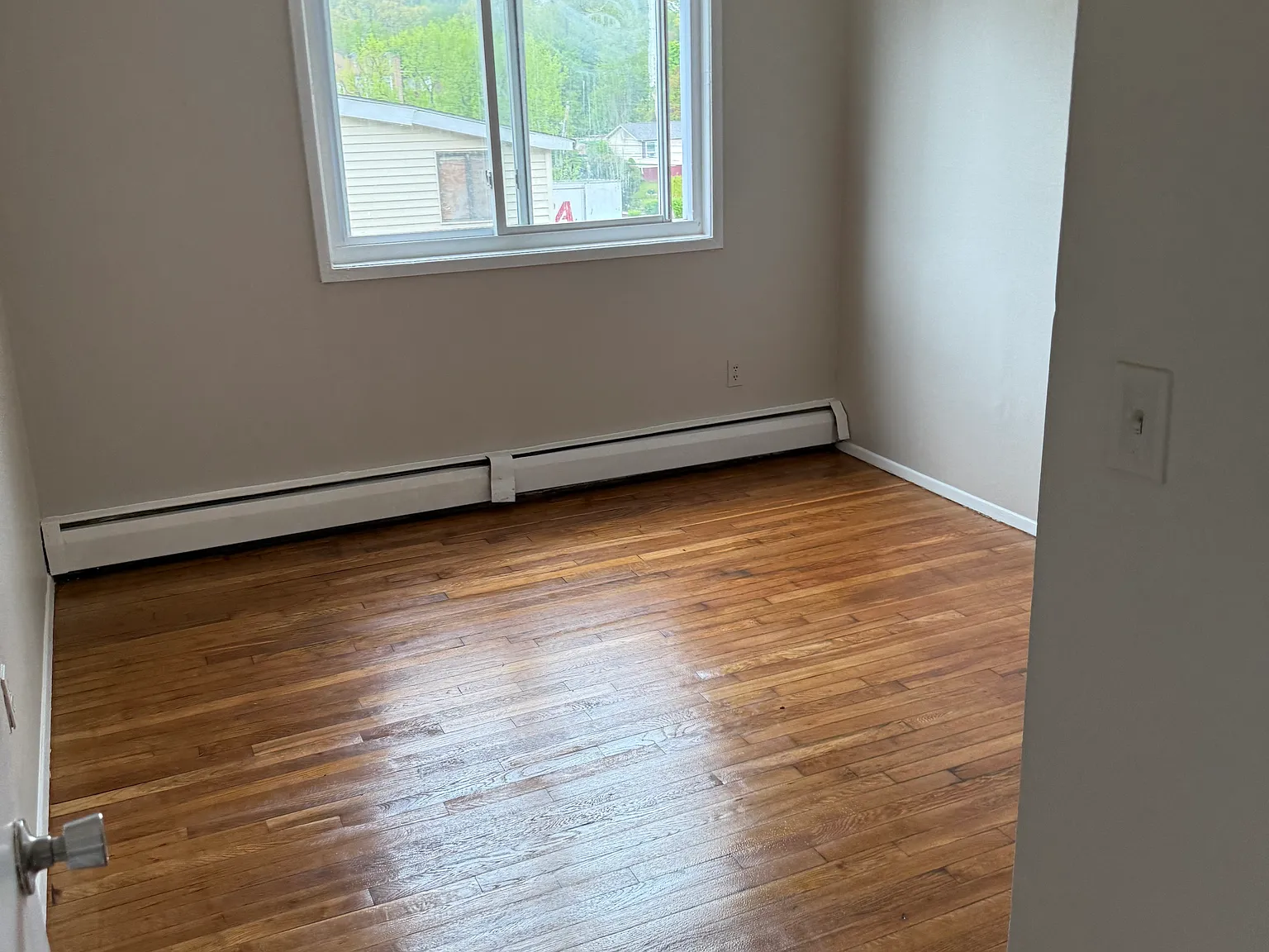1 bed, 1100 sqft, $975 — Photo 1