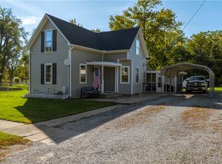 325 S Main St, Warrensburg, IL 62573
