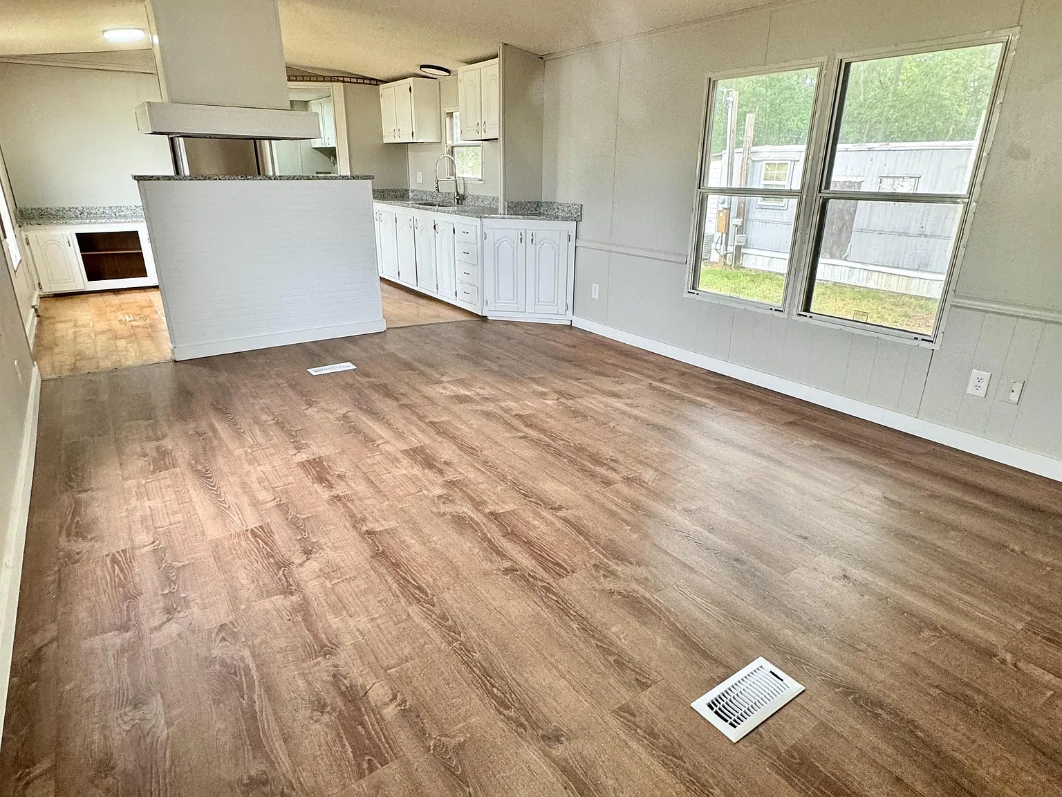 400 Abercrombie Rd — Photo 1