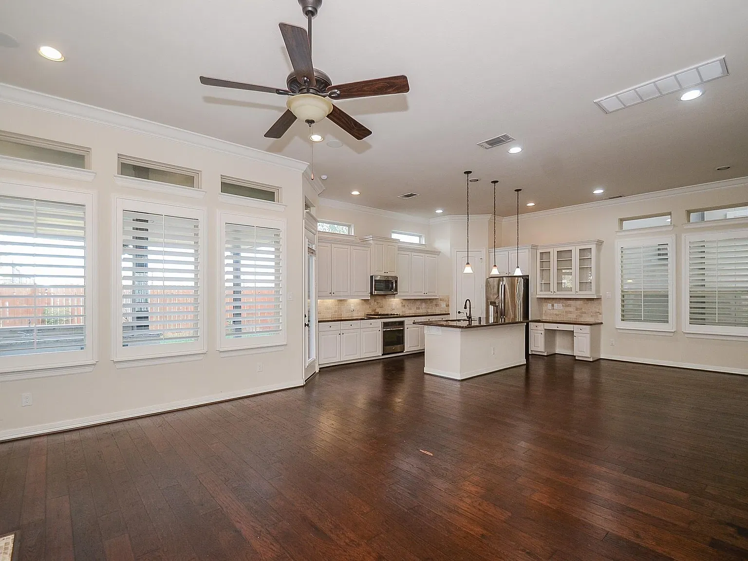 3 bed, 3.5 bath, 2398 sqft, $3,250 — Photo 3