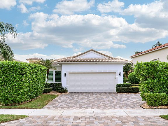 2nd image of 218 Isle Verde Way